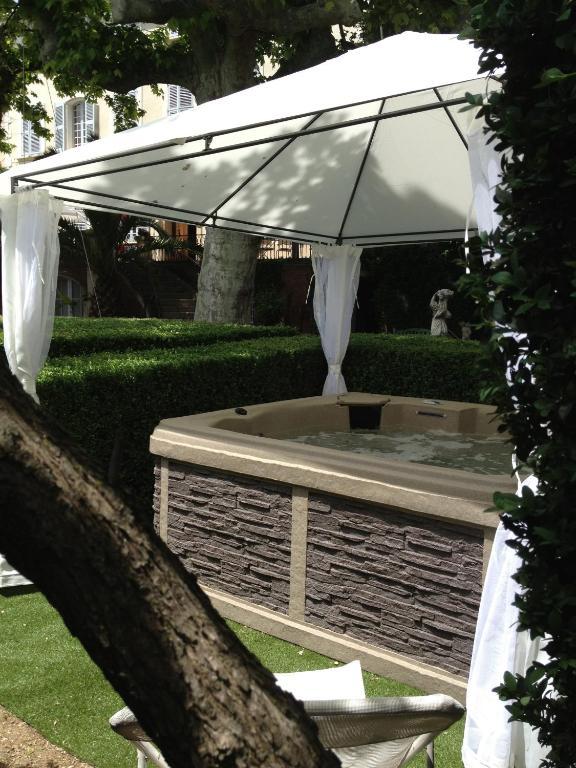 L'Enclos ลอร์เกส ภายนอก รูปภาพ